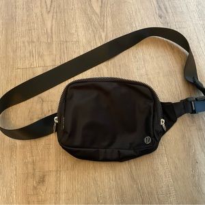 Lululemon everywhere belt bag 2l
